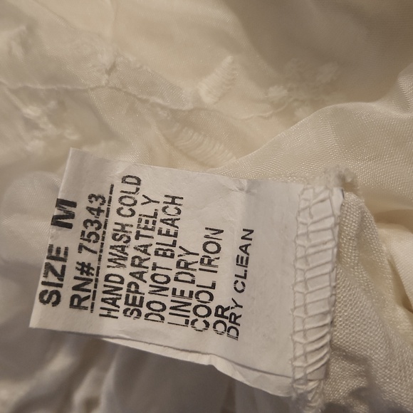 5/$10 NWT 3/4 bell sleeve white light weight blouse - Picture 8 of 8